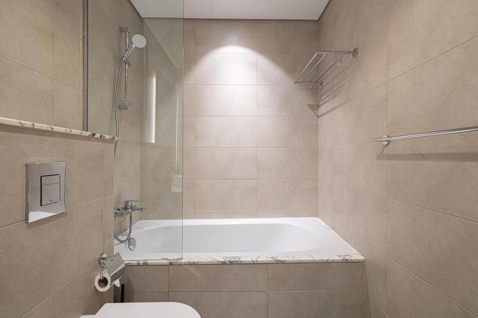3br In Paramount With Panoramic Infinity Pool Apartment Dubai