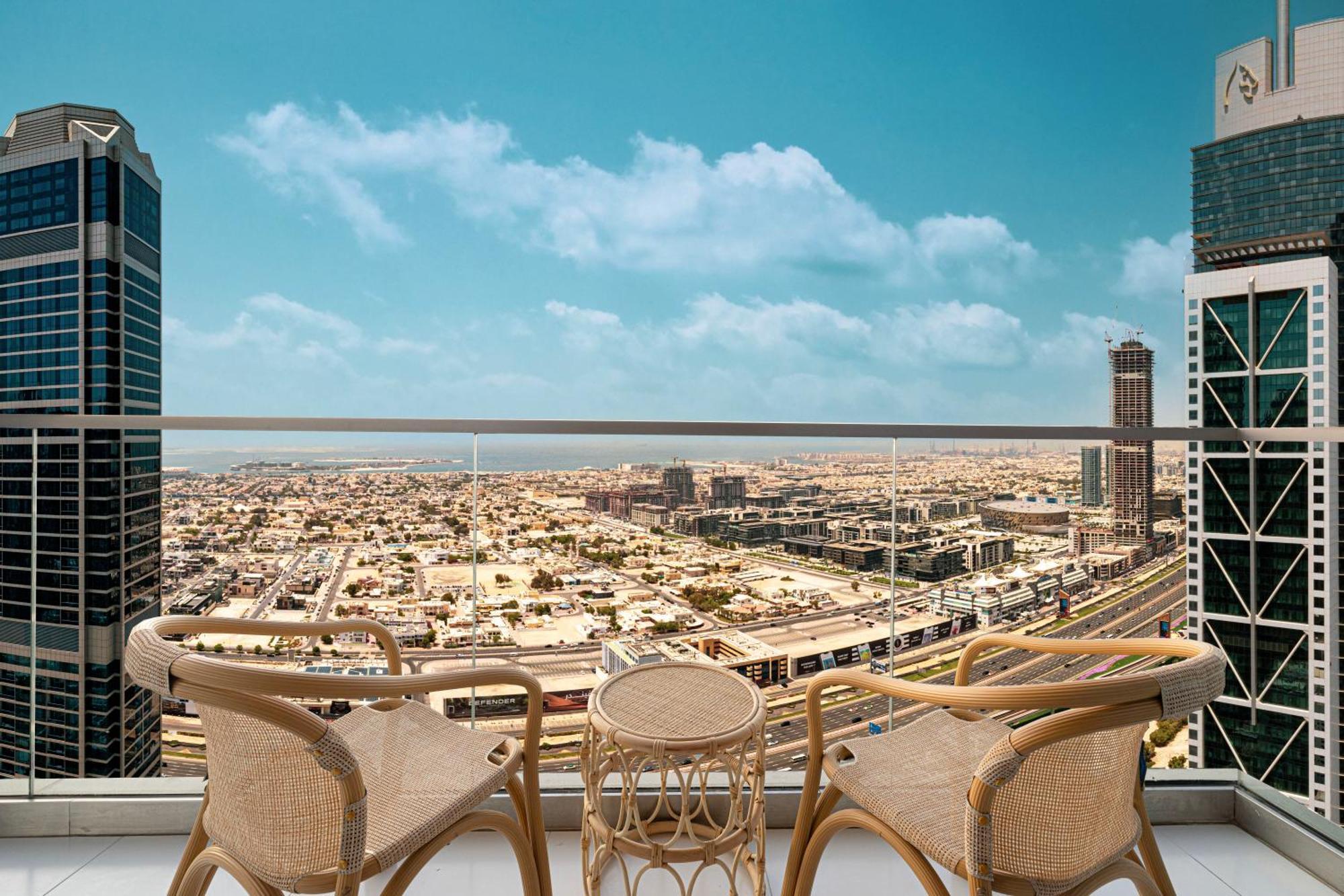 3br In Paramount With Panoramic Infinity Pool Apartment Dubai