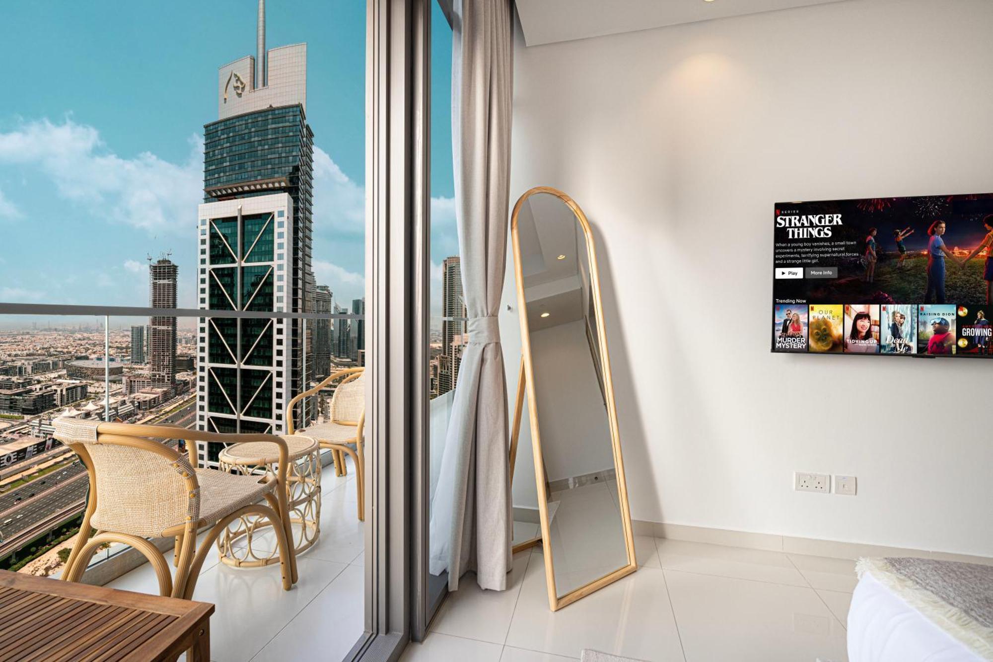3br In Paramount With Panoramic Infinity Pool Dubai