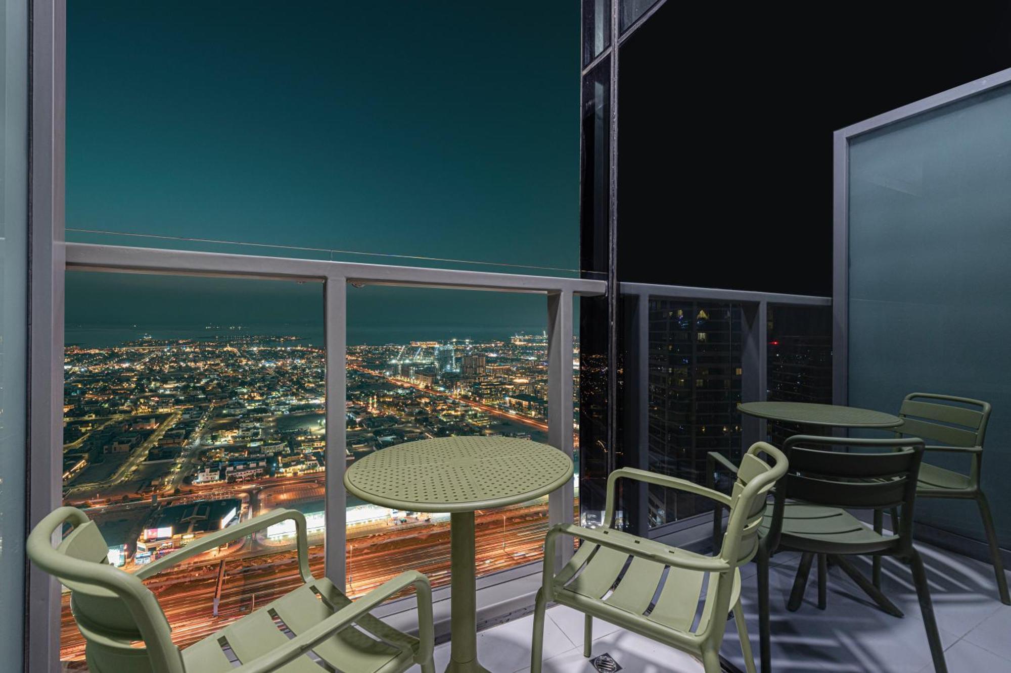 3br In Paramount With Panoramic Infinity Pool Apartment *