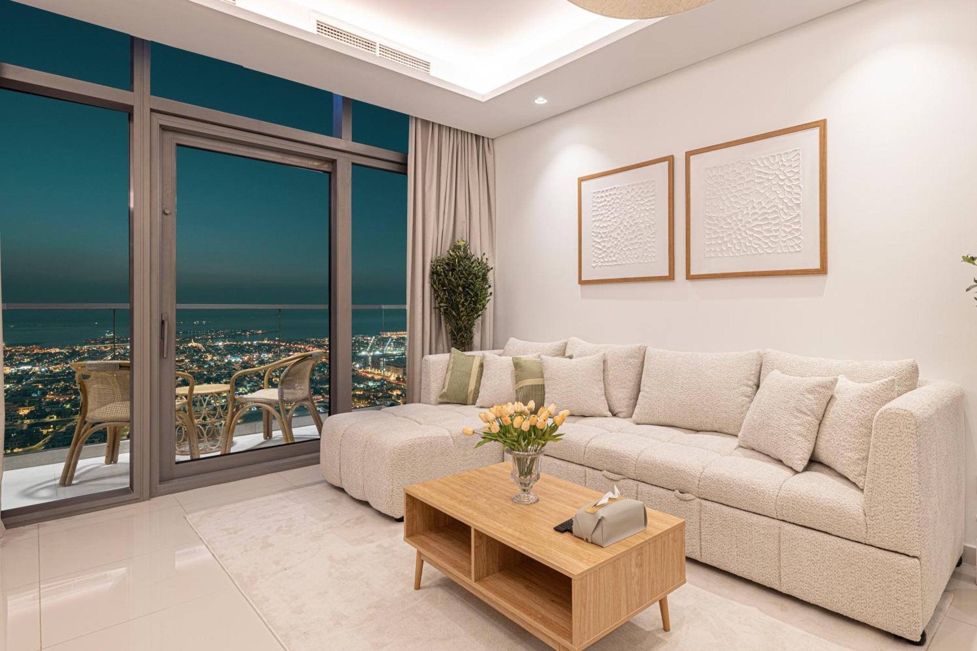 Apartment 3br In Paramount With Panoramic Infinity Pool Dubai