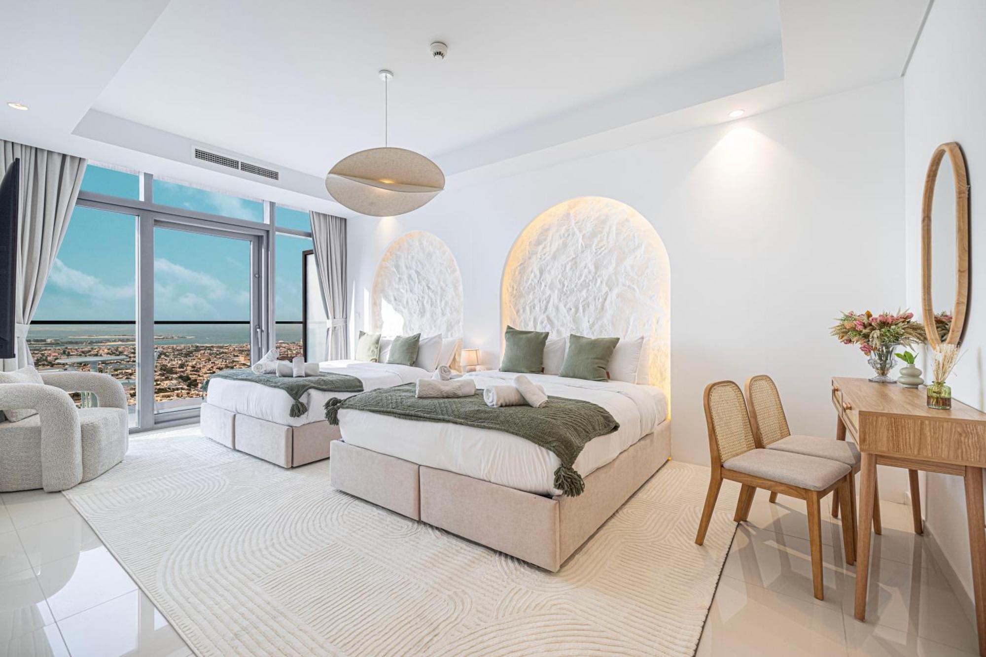 3br In Paramount With Panoramic Infinity Pool * Dubai