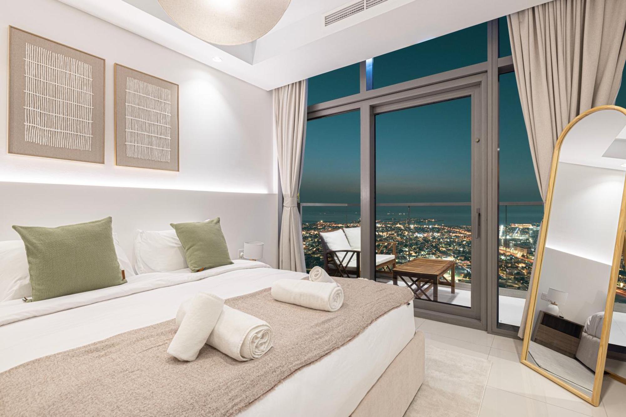 3br In Paramount With Panoramic Infinity Pool Apartment *