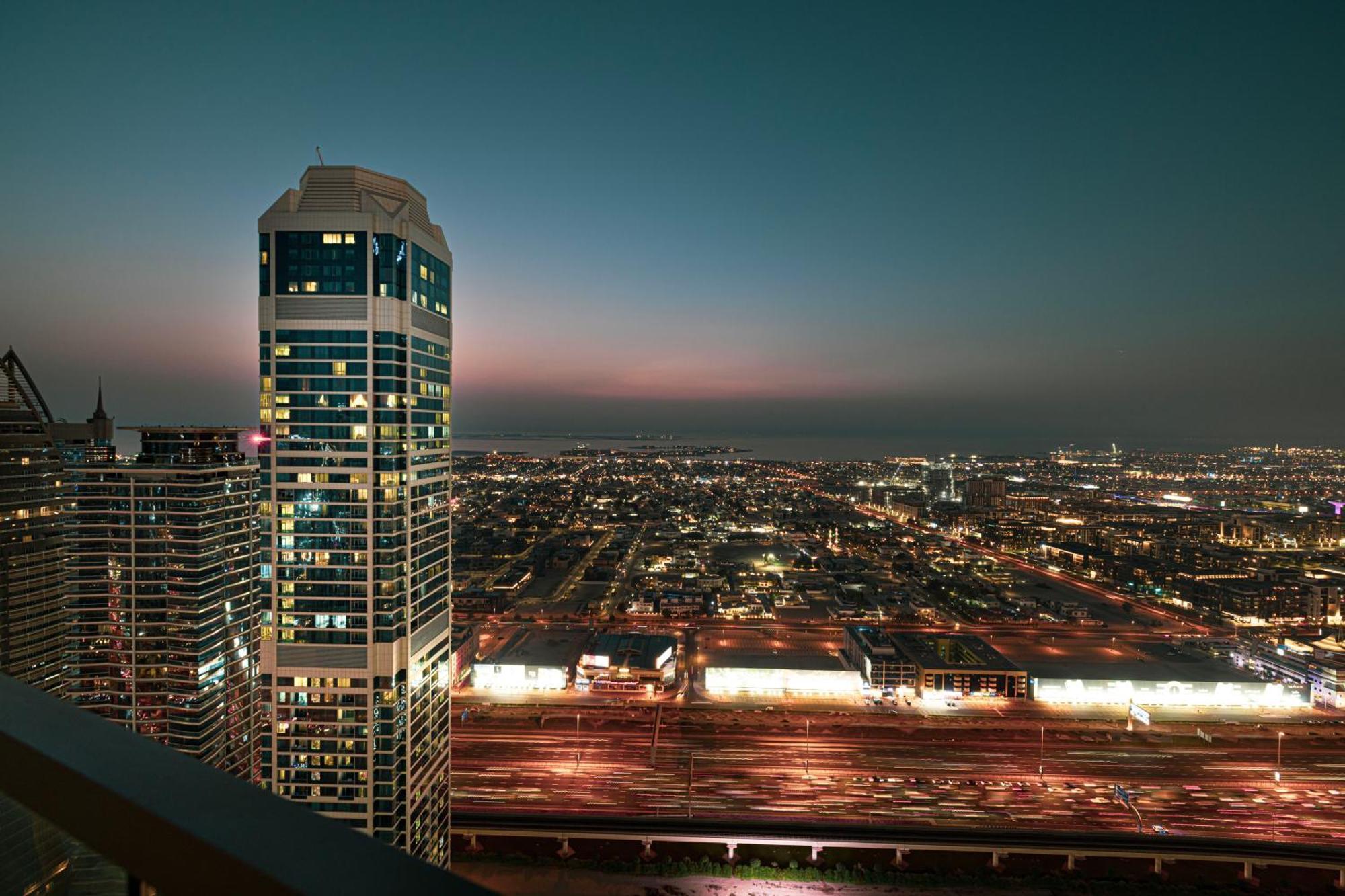 Apartment 3br In Paramount With Panoramic Infinity Pool Dubai