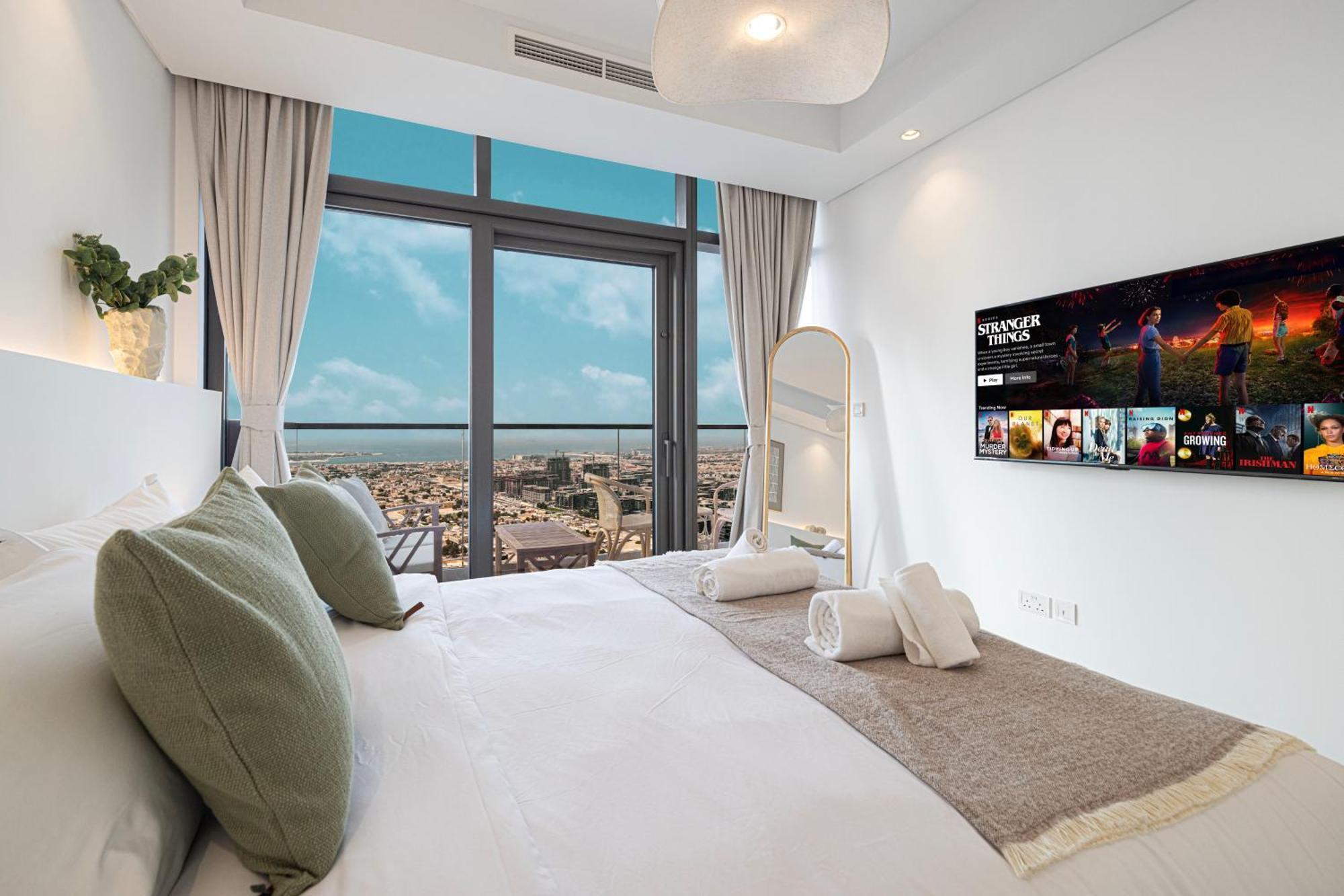 3br In Paramount With Panoramic Infinity Pool Apartment *