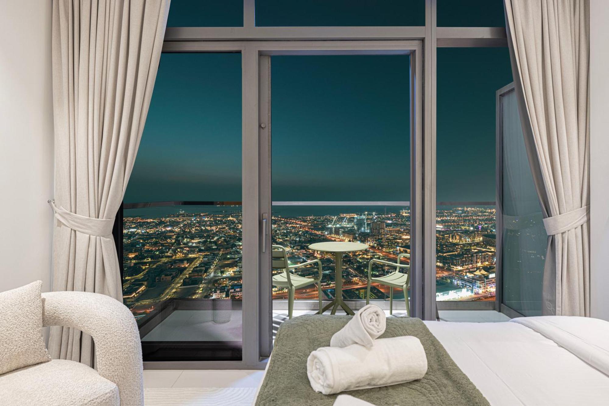 Apartment 3br In Paramount With Panoramic Infinity Pool Dubai
