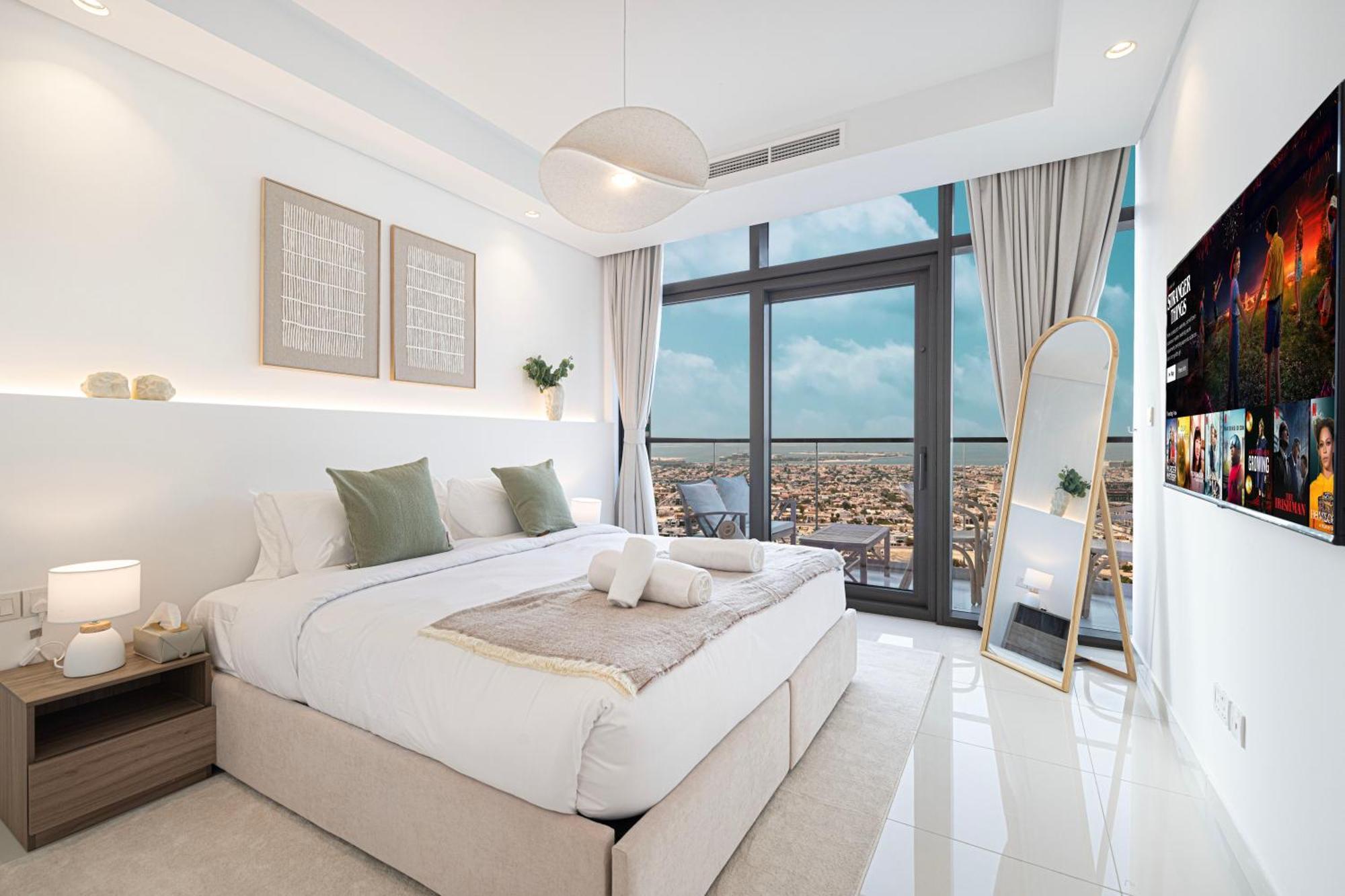 3br In Paramount With Panoramic Infinity Pool Apartment Dubai