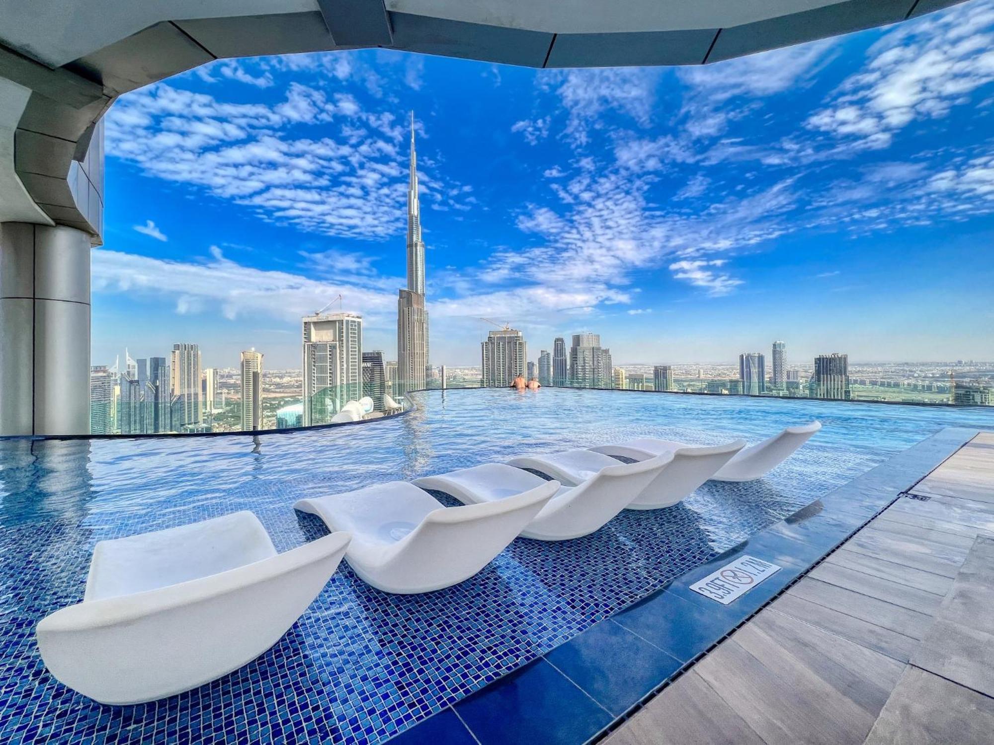 3br In Paramount With Panoramic Infinity Pool Apartment Dubai