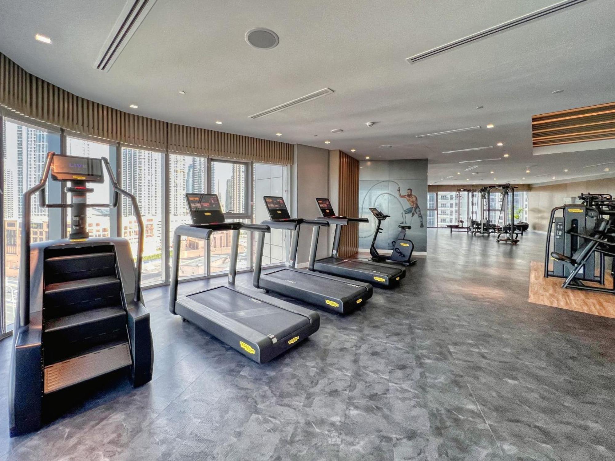 3br In Paramount With Panoramic Infinity Pool Dubai