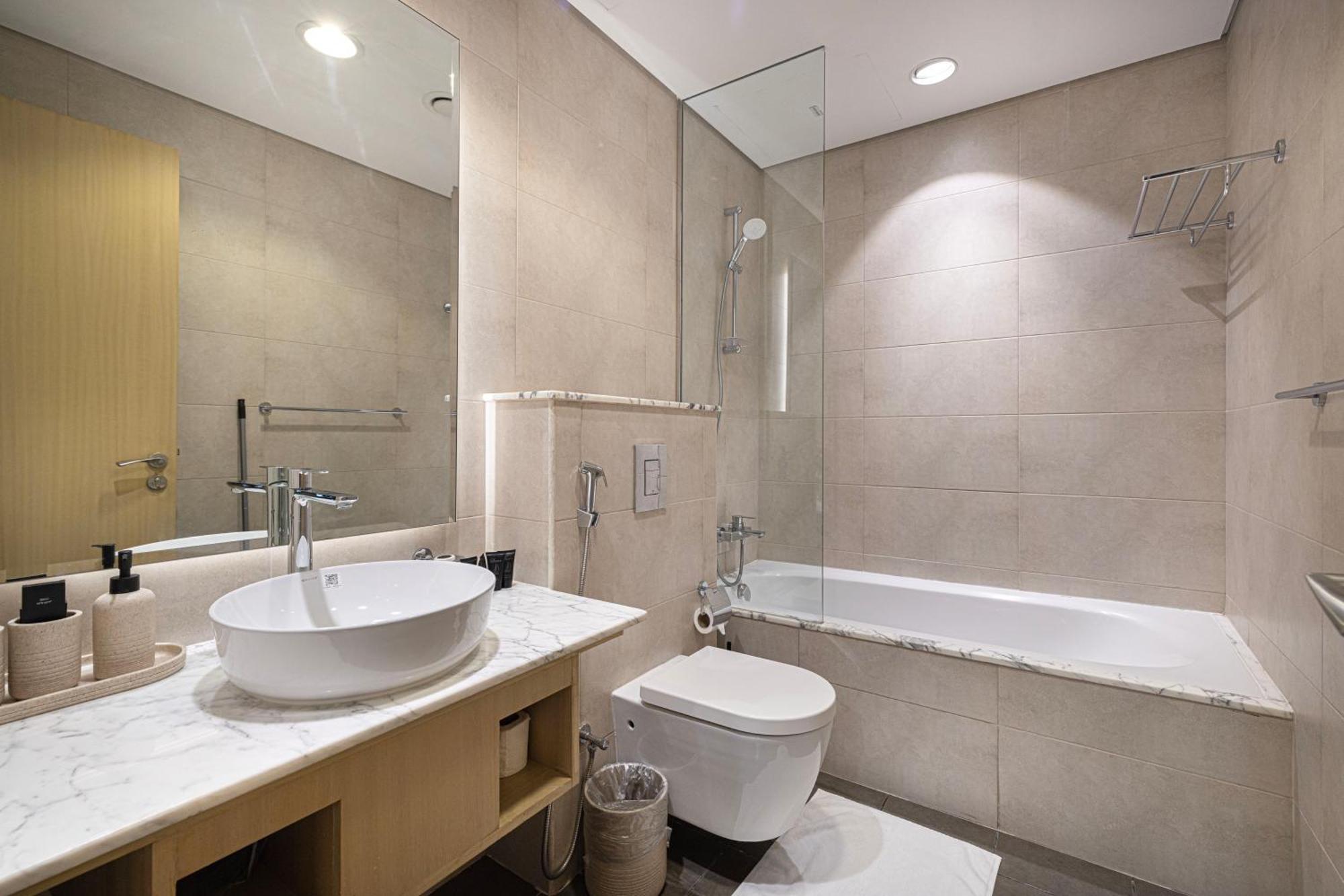 3br In Paramount With Panoramic Infinity Pool * Dubai
