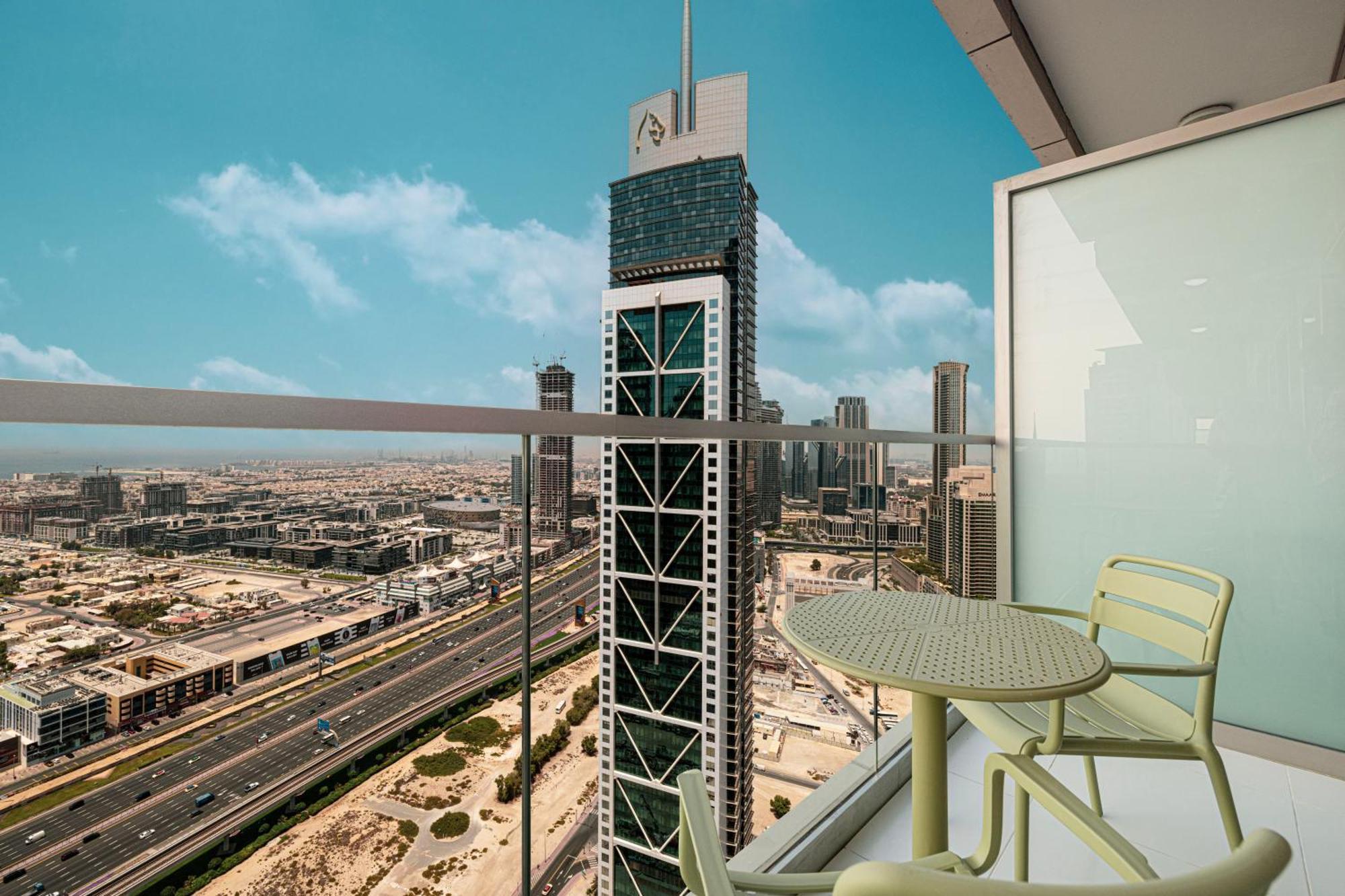 3br In Paramount With Panoramic Infinity Pool Apartment *