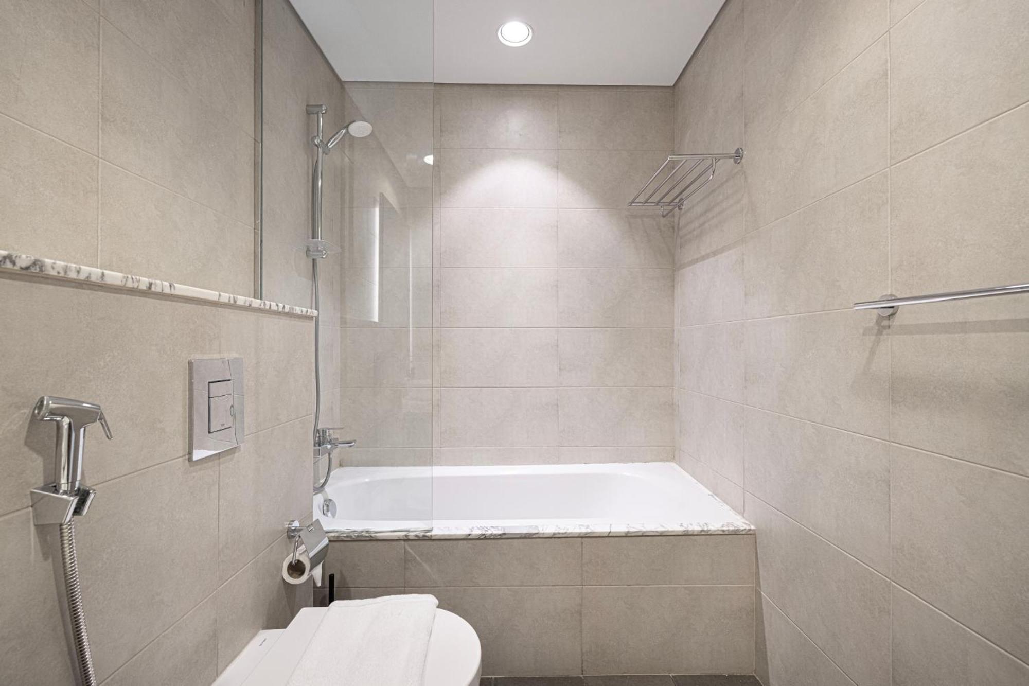 3br In Paramount With Panoramic Infinity Pool Dubai