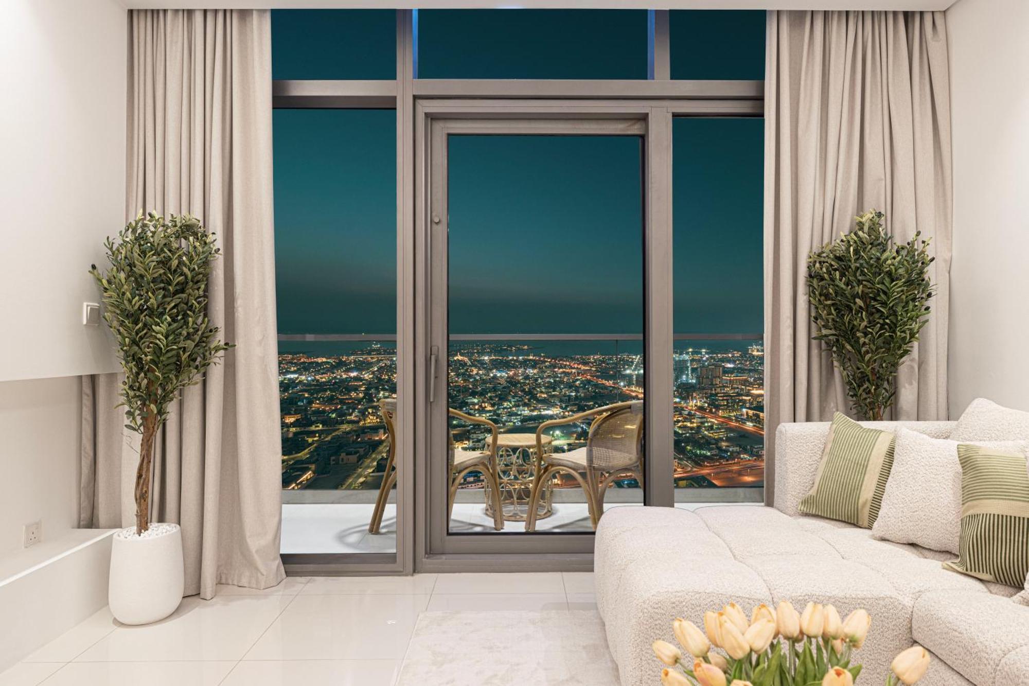 Apartment 3br In Paramount With Panoramic Infinity Pool Dubai