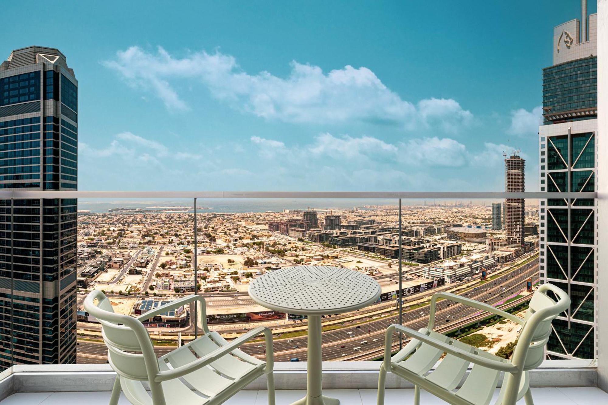 3br In Paramount With Panoramic Infinity Pool Dubai