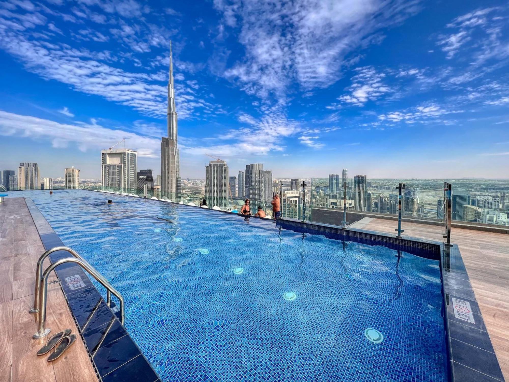 3br In Paramount With Panoramic Infinity Pool Apartment Dubai